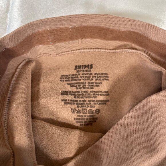 SKIMS Seamless Sculpt Mid Thigh Short Jasper Sz XS MSRP $38 NWOT Shapewear - Picture 4 of 6